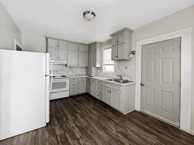 Main picture of 471 W 4th St