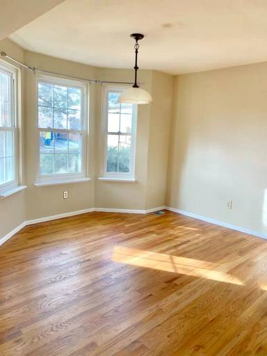 Main picture of 543 W Sycamore Cir