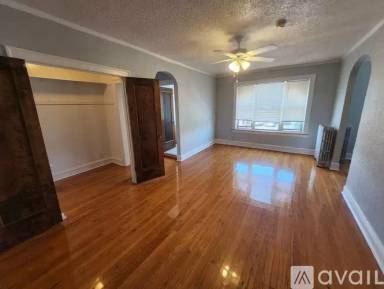 Main picture of 2445 E 72nd St