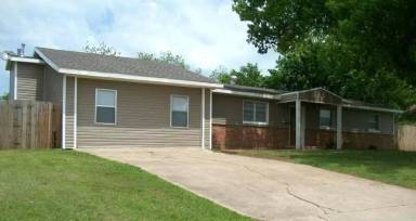 Main picture of 1012 E 5th St