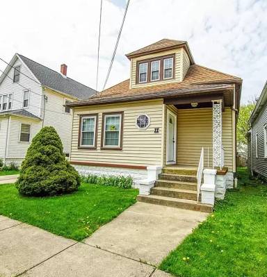 Main picture of 11 Cottage Pl