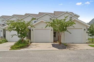 Main picture of 7137 Majestic Blvd