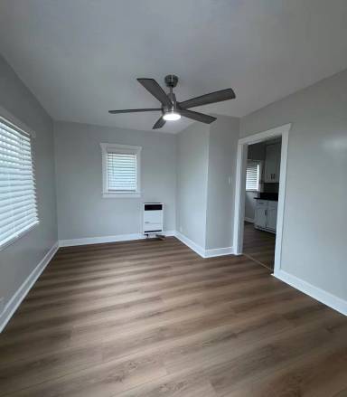 Main picture of 1181 W 38th St