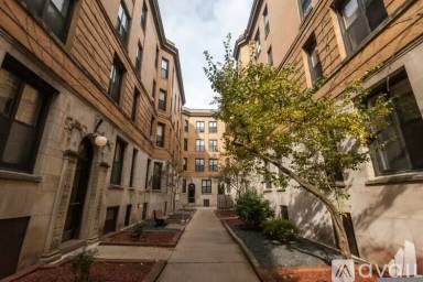 Main picture of 428-438 W Belden Ave