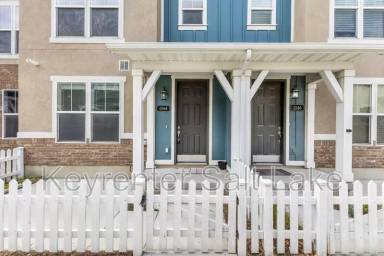 Main picture of 1044 W Painted Horse Ln