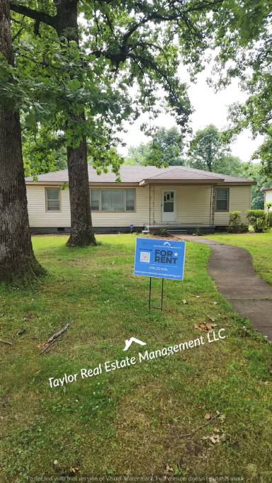 Main picture of 1831 Maple Ave