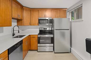Main picture of 2711 Franklin Ave E