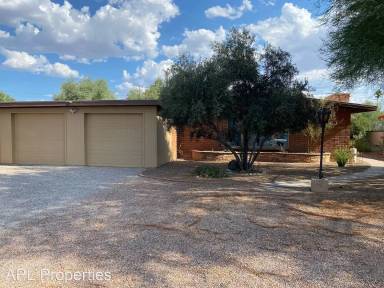 Main picture of 5826 E Baker St