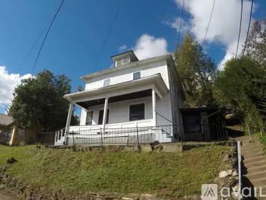 Main picture of 405 Center St