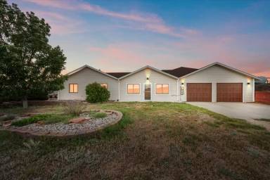 Main picture of 753 Latigo Loop