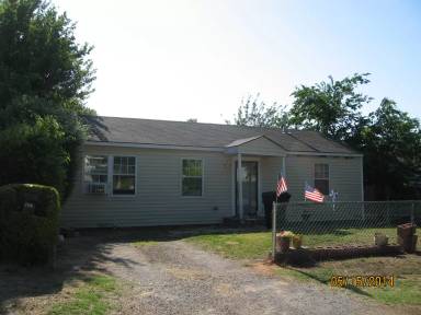 Main picture of 1916 N Cherry Ave