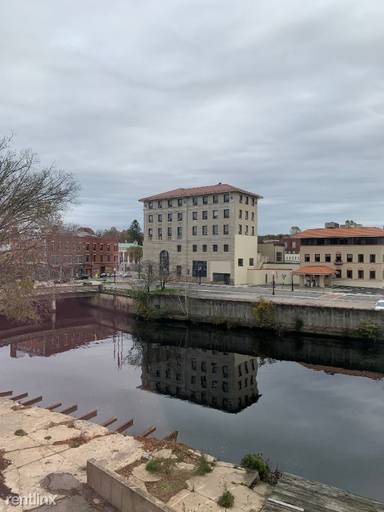 Main picture of 38 W Broad St