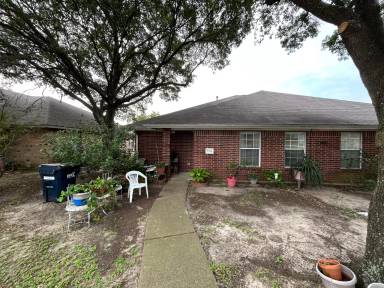 Main picture of 900 Azalea Ct