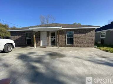 Main picture of 918 Brady St