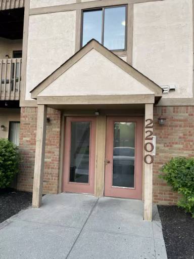 Main picture of 2200 Hedgerow Rd