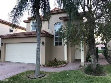 Main picture of 446 Lakeside Cir