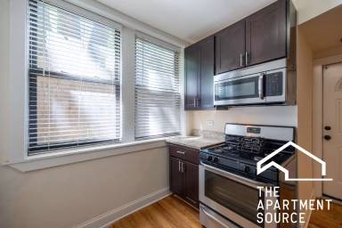 Main picture of 4036 N Ashland Ave