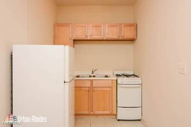 Main picture of 1050 W George St