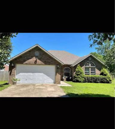 Main picture of 725 S Primrose Rd