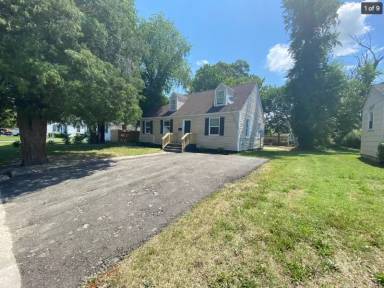 Main picture of 3915 E Chatham Dr