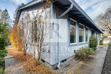 Main picture of 120 Mallory Ln