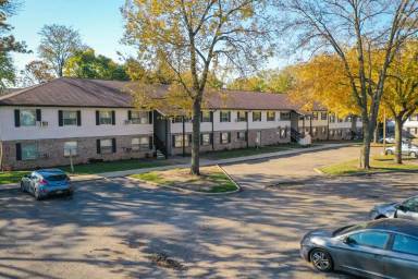 Main picture of 1832 N Main St