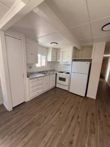 Main picture of 439 Pig Aly