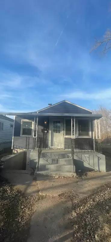 Main picture of 476 W 22nd Pl