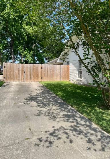 Main picture of 11351 Moultrie Ave
