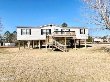 Main picture of 86 Bay Shore Dr