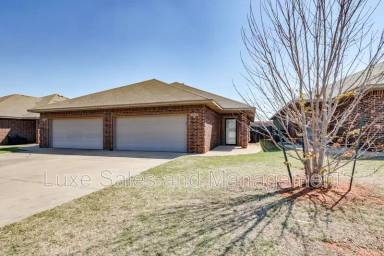 Main picture of 1305 Garden Gate Dr
