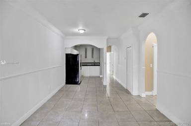 Main picture of 7070 NW 177th St
