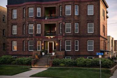 Main picture of 806 4th St SE