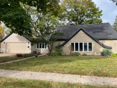 Main picture of 812 Center St