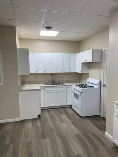 Main picture of 108 E Main St