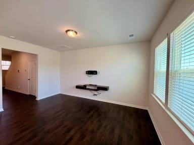 Main picture of 1074 Cornelia St