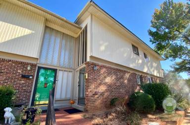 Main picture of 28 Briarglen Pl