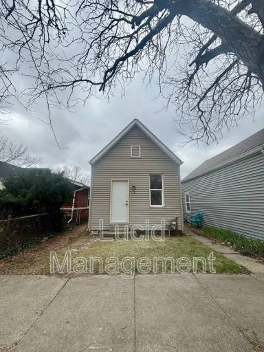 Main picture of 525 E 8th St