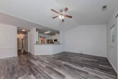 Main picture of 304 Kinde Cir