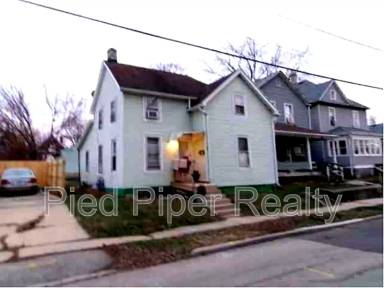 Main picture of 315 W Clark St