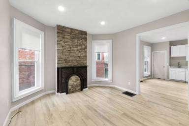 Main picture of 1111 E Genesee St
