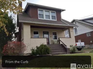 Main picture of 4806 Winona Ter