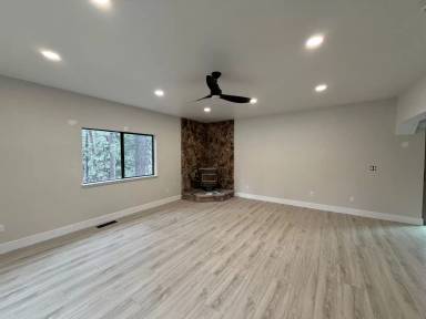 Main picture of 1900 Apache Ave