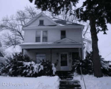 Main picture of 1009 W 15th St