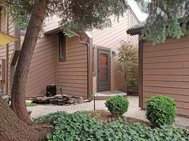 Main picture of 875 N Gossett Pl
