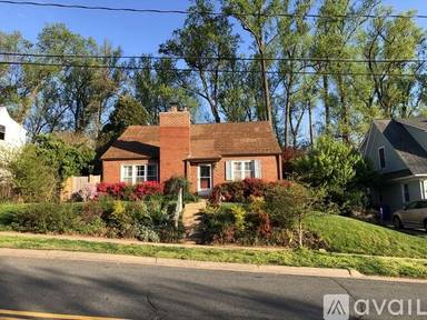 Main picture of 10240 Parkwood Dr