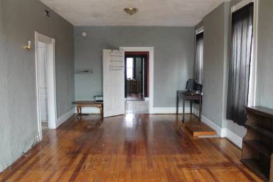 Main picture of 2839 Cherokee St
