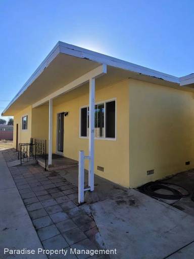 Main picture of 676 E Scott St