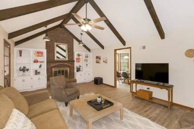 Main picture of 6430 Acuff St