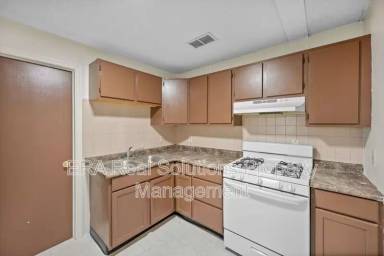 Main picture of 7875 Reading Rd